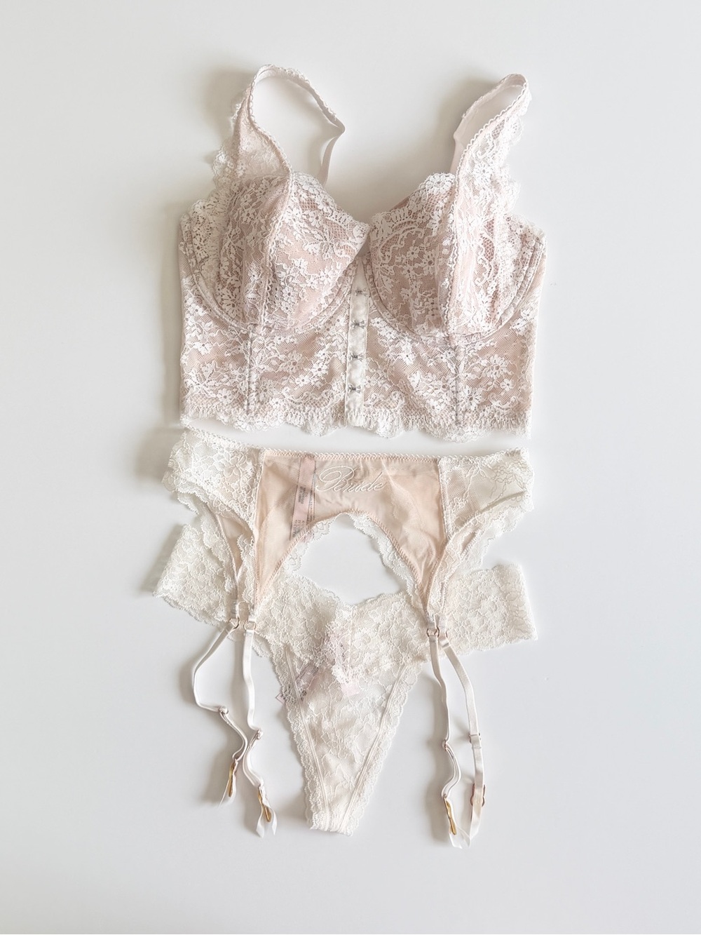 34DDD MEDIUM Victoria’s Secret 3PCS bridal bra set garter belt thong panties
